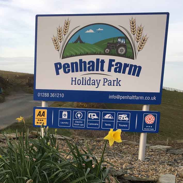 Sign maker Bude holiday park sign on posts and printed face